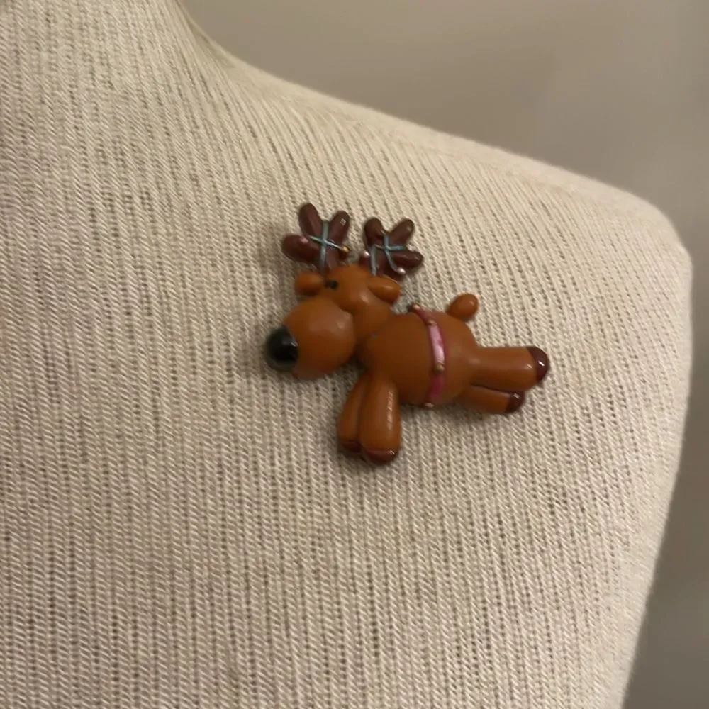 Vintage Russ Brown Reindeer Brooch - Christmas Brooch Holiday Pin